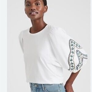 Chic embroidered sleeve‎ White Blouse with Embroidered Sleeves M